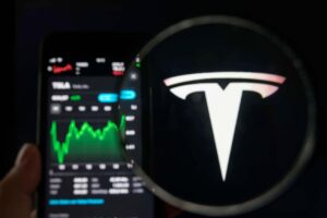 Tesla-Aktie kurz vor Durchbruch aus dem Wedge-Muster